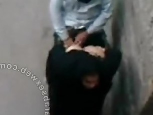 Iraqi mature whore fucked by young dude in alley