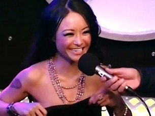 Video  Tila Tequila va a la radio / Tila Tequila in the radio