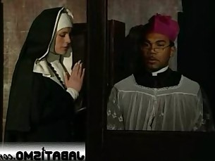 Monjas sexo con el cura